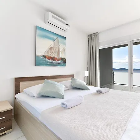 Nyaraló Deluxe Triplex Antea