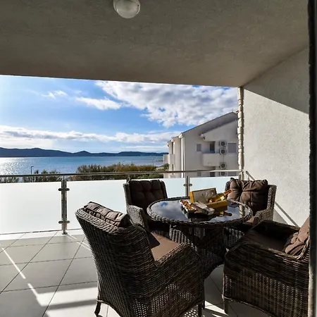 Deluxe Triplex Antea Sukošan