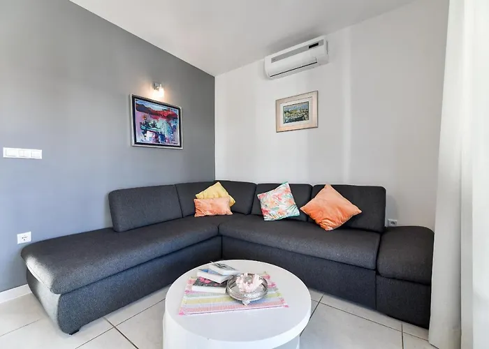 Deluxe Triplex Antea Ferienhaus Sukošan