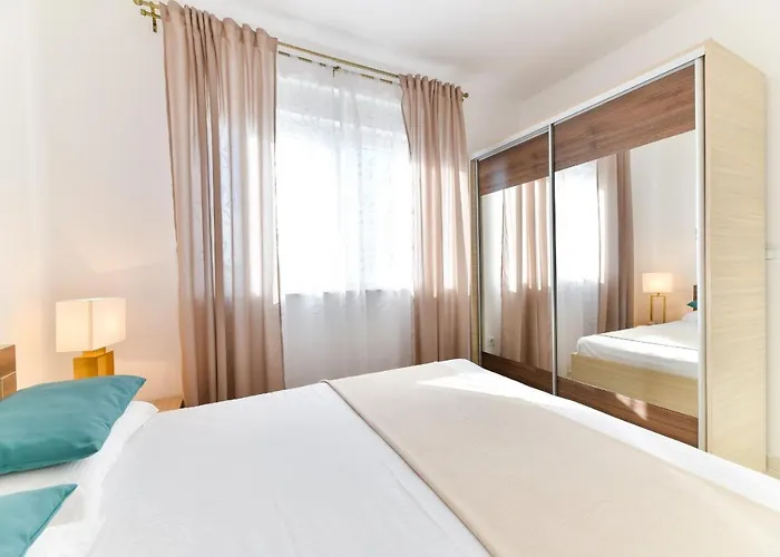 Deluxe Triplex Antea Sukošan