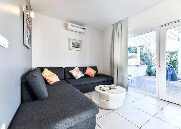 Deluxe Triplex Antea Ferienhaus Sukošan