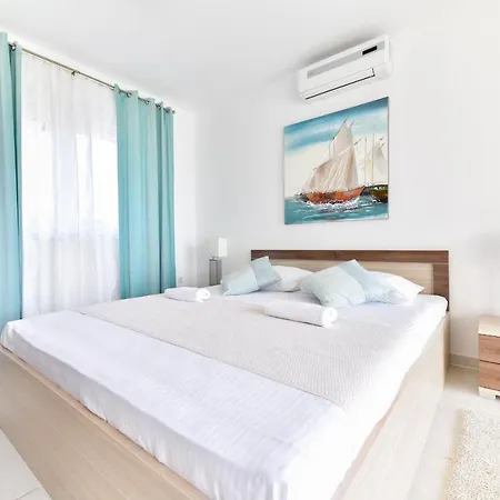 Deluxe Triplex Antea Holiday home *
