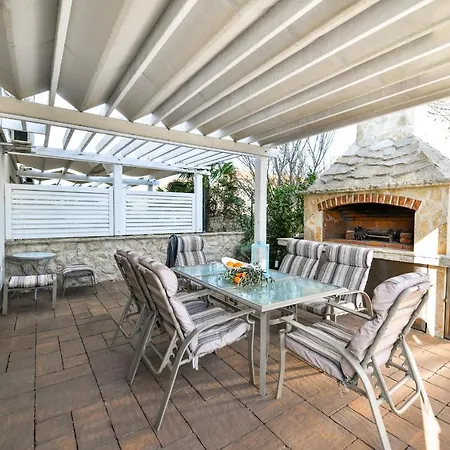 Deluxe Triplex Antea Holiday home *
