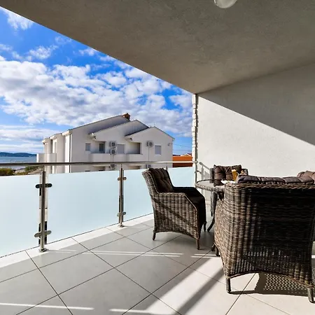 Deluxe Triplex Antea *