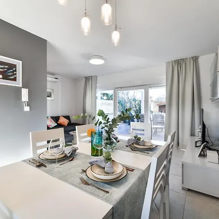 Deluxe Triplex Antea Holiday home *