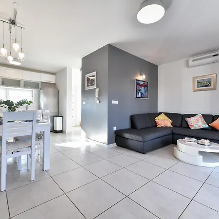 Deluxe Triplex Antea Holiday home