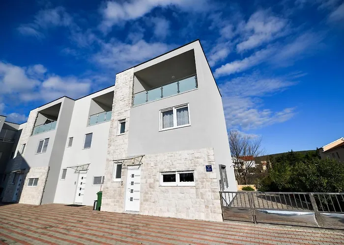 Deluxe Triplex Antea Сукошан