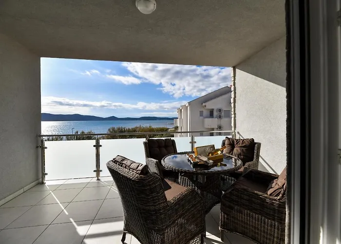 Deluxe Triplex Antea Сукошан